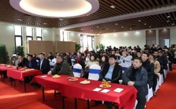 老职工举办活动方案8篇