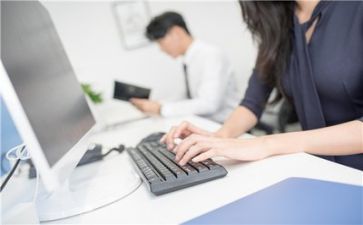 客服岗上半年工作总结参考5篇