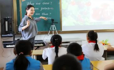小学班主任教师事迹材料6篇