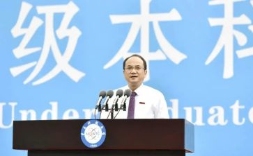 2024年校长年终述职报告6篇