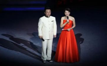 春节年会主持人演讲稿8篇
